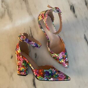 Mosaic patterned heels